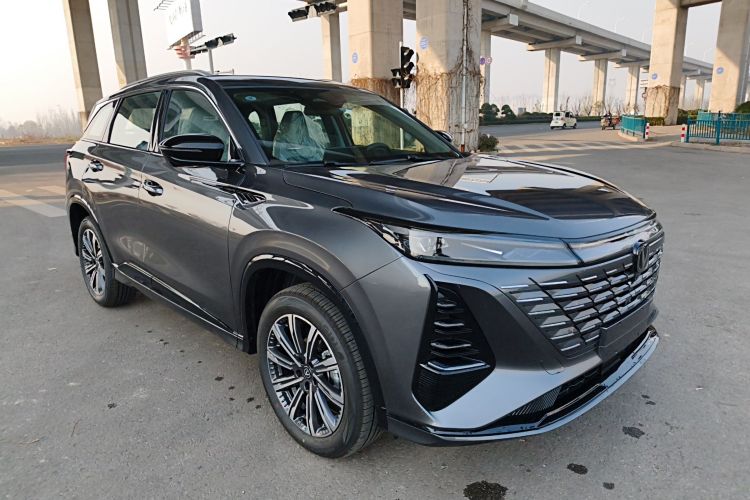 长安CS75 PLUS 2026款 智慧冠军版 1.5T 新蓝鲸 智航型车身外观3