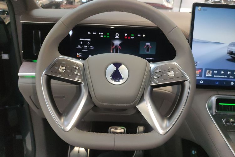 腾势N9 2025款 尊荣型中控内饰13