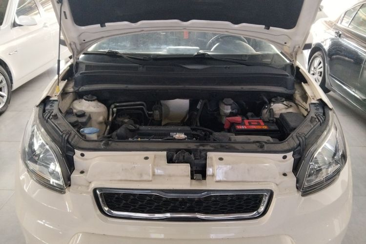 起亚 秀尔 2013款 1.6L AT GL机舱底盘24