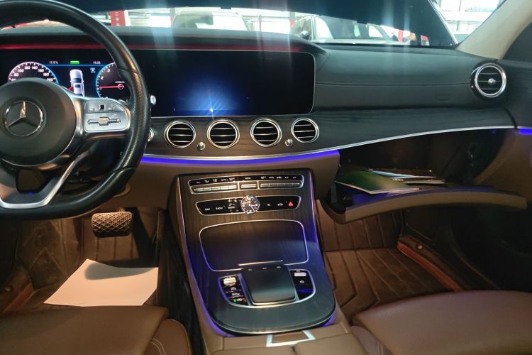 奔驰E级 2019款 E 260 L 运动型局部细节16