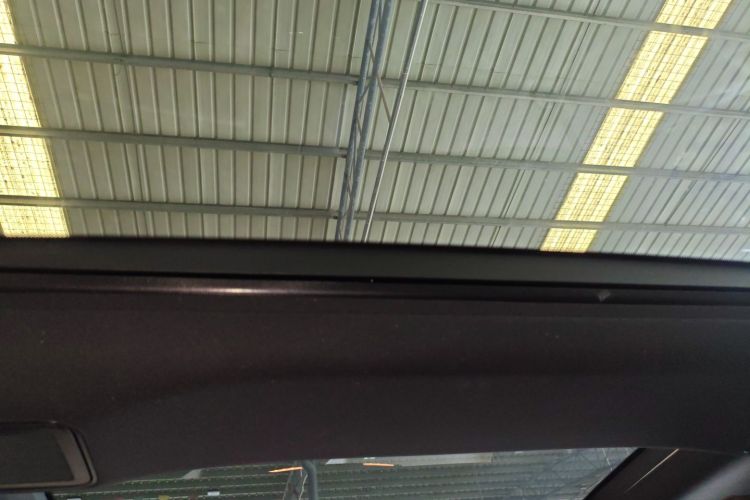 奔驰E级 2014款 改款 E 300 L 运动型局部细节22