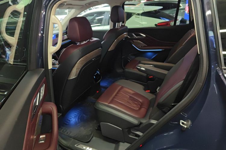 红旗HS7 2023款 2.0T 自动四驱旗领版 六座中控内饰7004