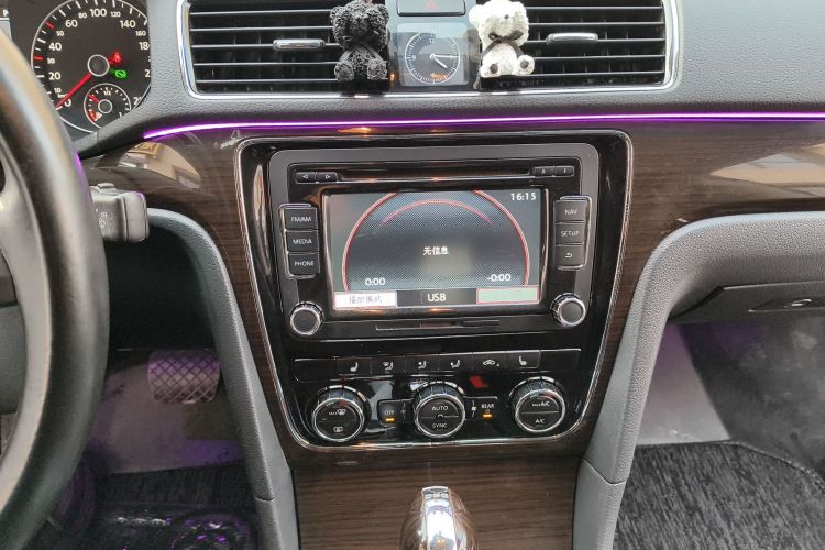 大众 帕萨特 2014款 1.8TSI DSG至尊版中控内饰16