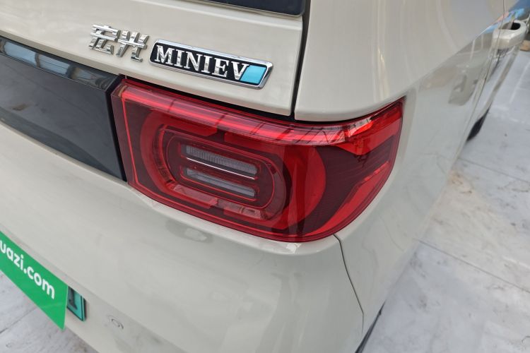 五菱汽车 宏光MINIEV 2021款 马卡龙臻享款 磷酸铁锂车身外观9