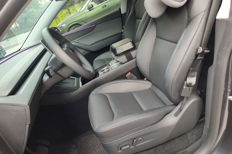 特斯拉 Model Y 2025款 后轮驱动版中控内饰19