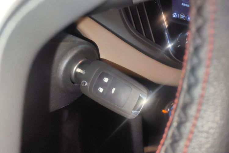 雪佛兰 科鲁泽 2022款 320 自动悦享天窗版中控内饰7001