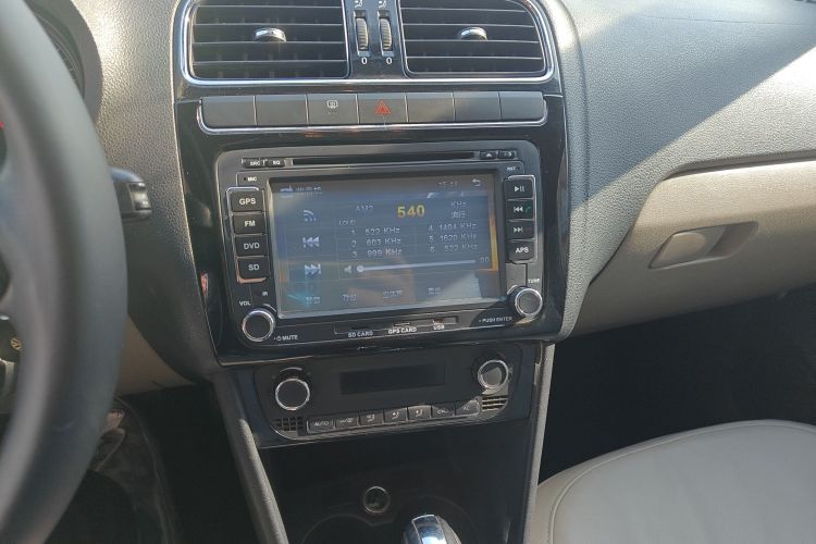 大众 Polo 2011款 1.4L 自动致酷版局部细节16