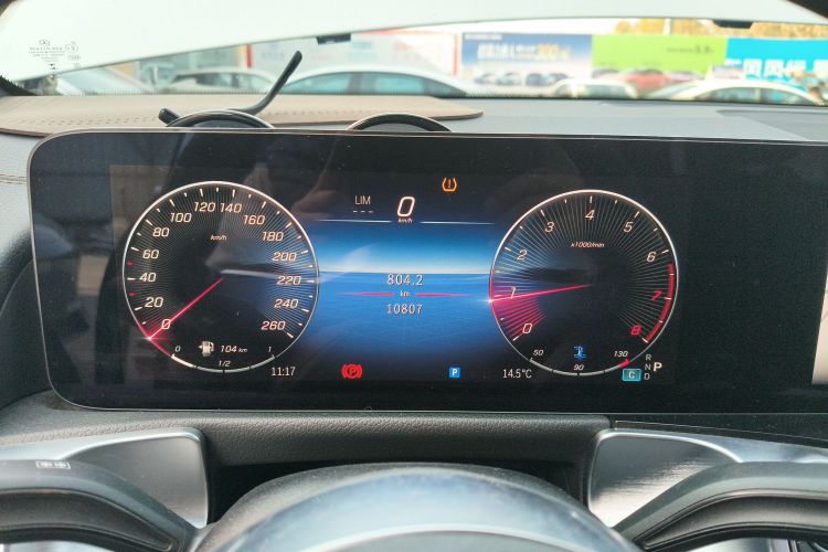 奔驰GLB 2024款 GLB 200 动感型中控内饰14