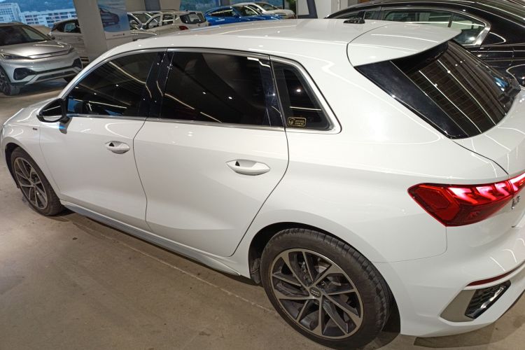 奥迪A3 2021款 Sportback 35 TFSI 进取运动型车身外观4