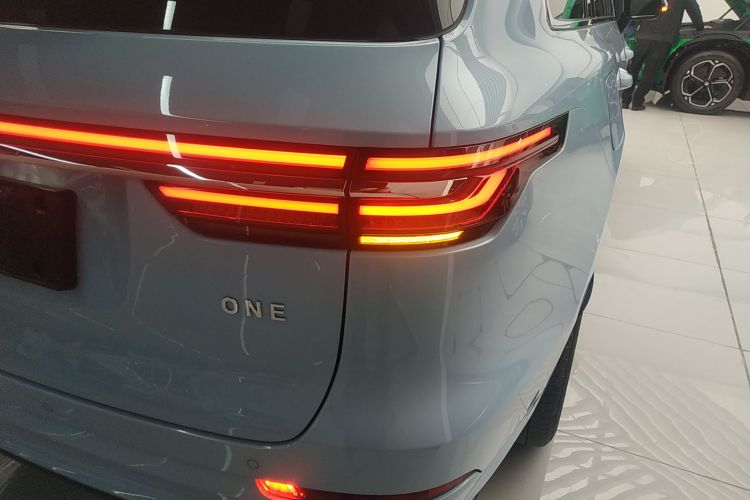 理想汽车 理想ONE 2020款 增程6座版车身外观9