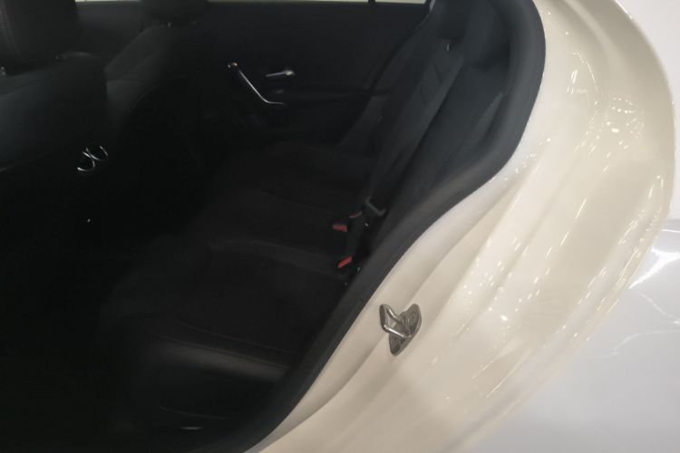 奔驰A级 2025款 A 200 L 时尚型中控内饰21