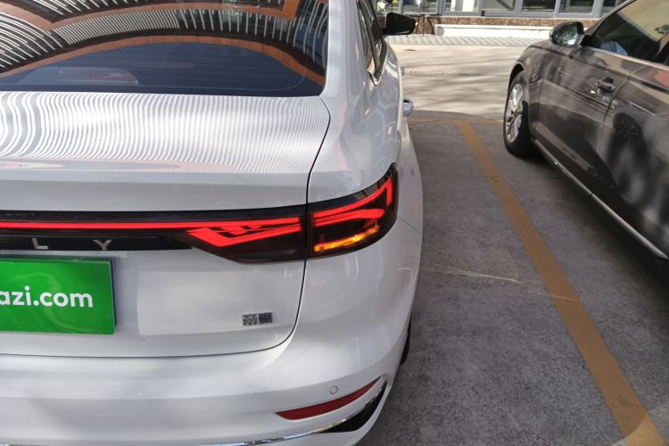 吉利汽车 帝豪 2025款 第4代 1.5L CVT旗舰型车身外观9