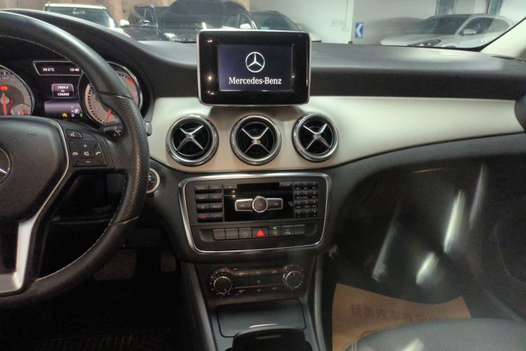 奔驰GLA 2015款 GLA 200 动感型局部细节16