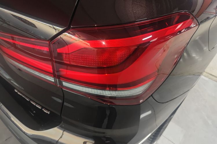 宝马X1 2021款 xDrive25Li 尊享型车身外观9