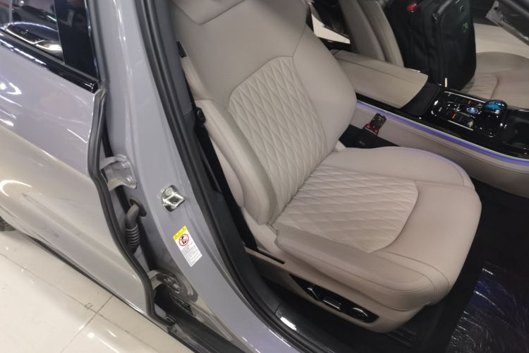 比亚迪 汉 2025款 DM-i 智驾版 125KM尊贵型局部细节41