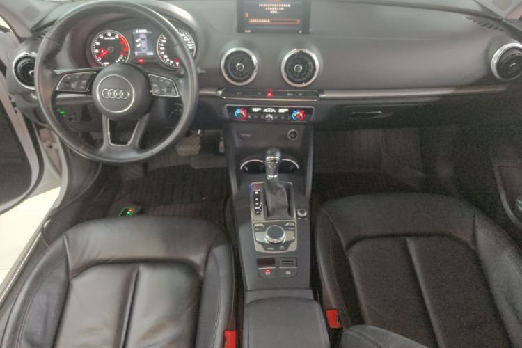 奥迪A3 2018款 30周年年型 Limousine 35 TFSI 风尚型中控内饰12