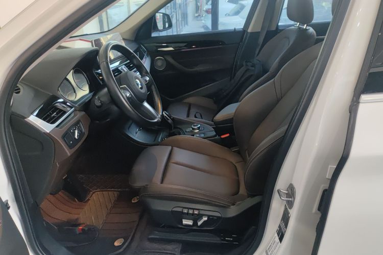 宝马X1 2022款 sDrive25Li 领先型中控内饰19