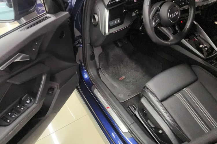 奥迪A3 2024款 A3L Limousine 35 TFSI 时尚运动型中控内饰7003