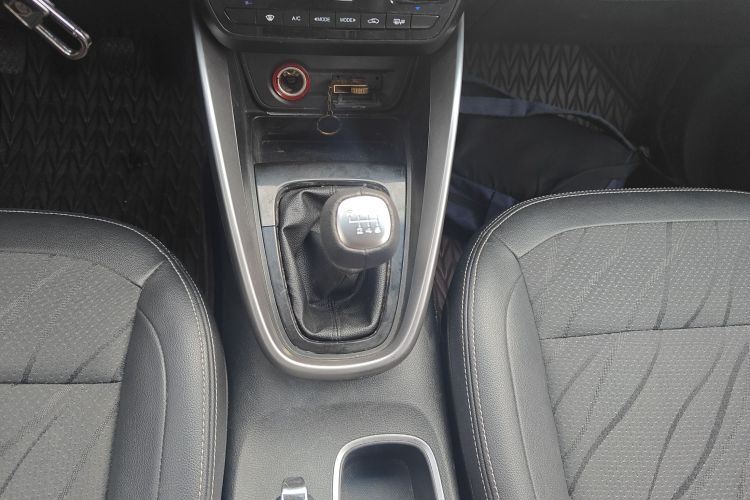 宝骏510 2017款 1.5L 手动时尚型中控内饰18