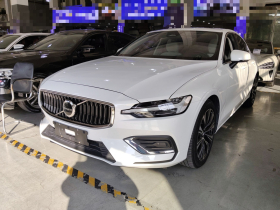 沃尔沃S60 2023款 B4 智远豪华版