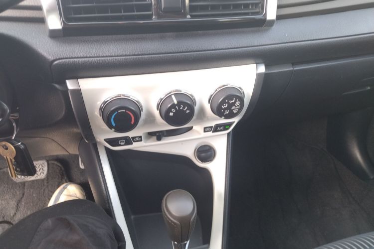 丰田 YARiS L 致炫 2015款 1.5G 自动炫动天窗特别版局部细节16