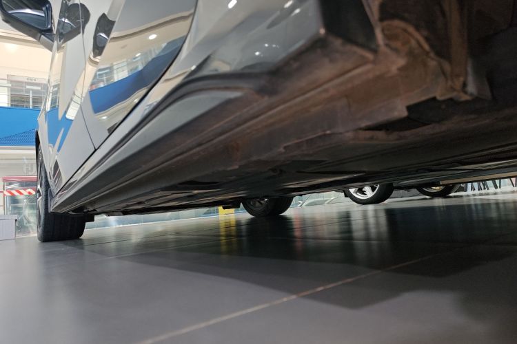 领克03 2022款 1.5TD DCT劲Pro机舱底盘30