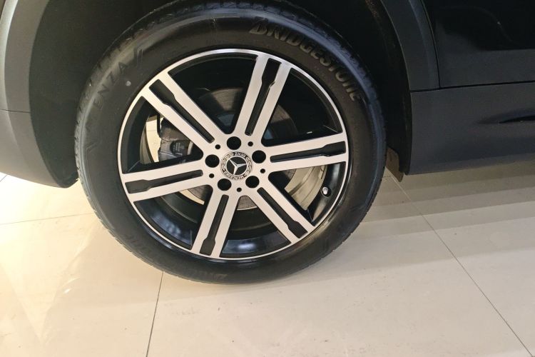 奔驰GLB 2024款 GLB 220 4MATIC车身外观6008