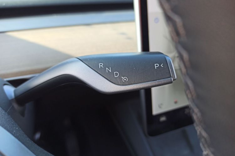 特斯拉 Model Y 2021款 标准续航后驱版中控内饰18