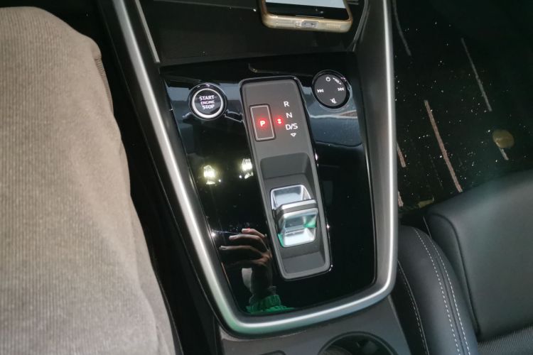 奥迪A3 2024款 A3L Limousine 35 TFSI 时尚运动型中控内饰18