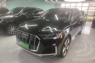 奥迪Q7 2023款 55 TFSI quattro S 尊贵型