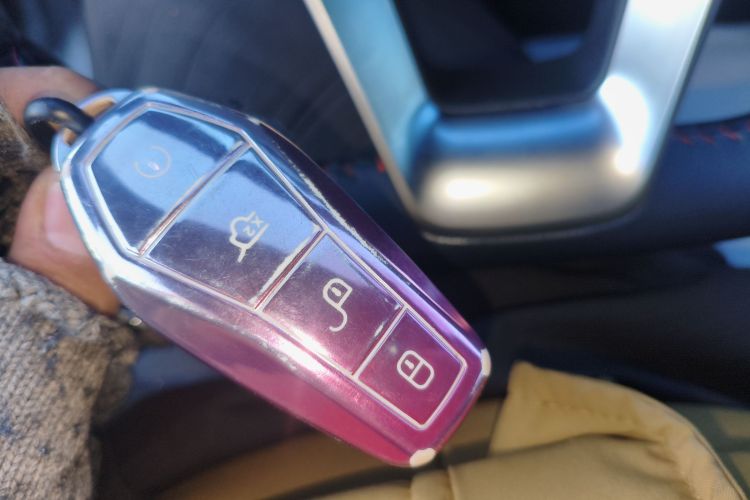 比亚迪 秦PLUS 2023款  冠军版 DM-i 120KM超越型中控内饰11