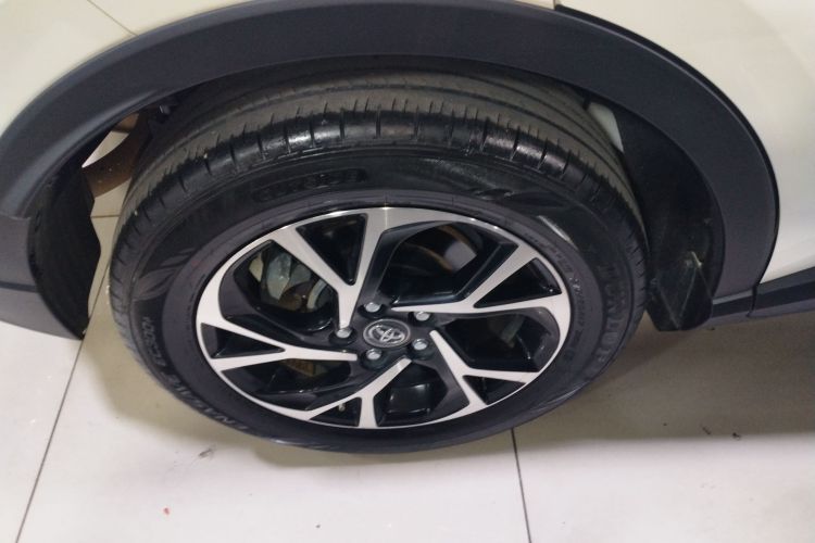 丰田C-HR 2020款 2.0L 领先版车身外观6001