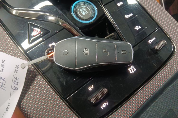 比亚迪 汉 2022款 DM-p 202KM 四驱旗舰型中控内饰11