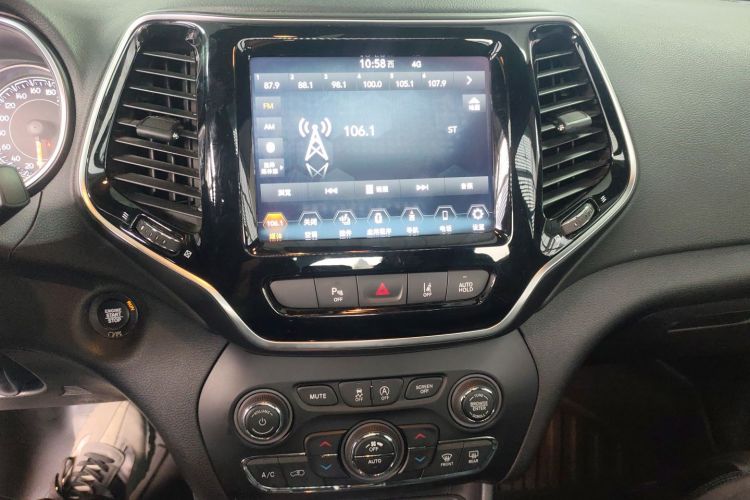 Jeep 自由光 2021款 2.0T 四驱80周年纪念版局部细节16