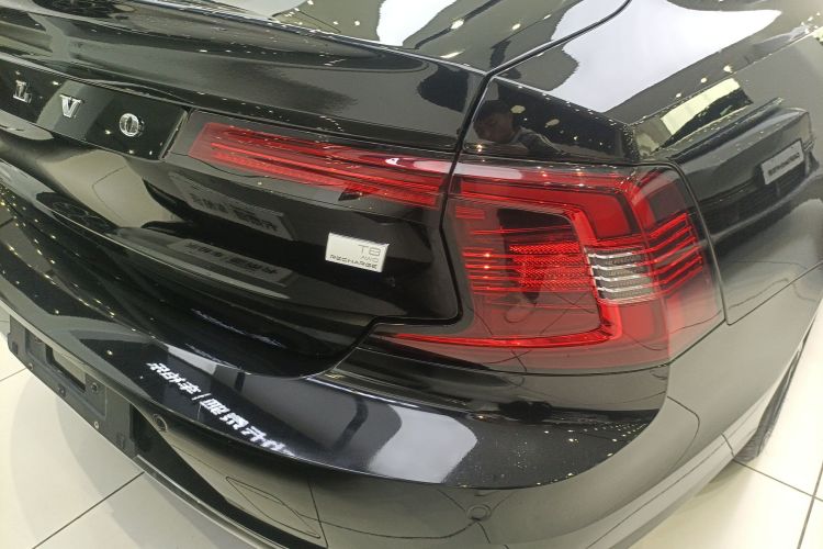 沃尔沃S90新能源 2021款 T8 E驱混动 智逸豪华版车身外观6006