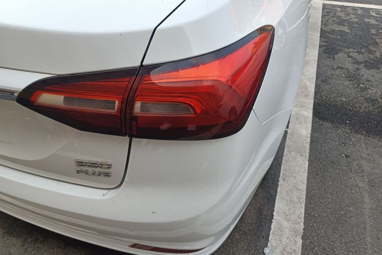 荣威360 2018款 PLUS 1.5L 自动尊享版车身外观9