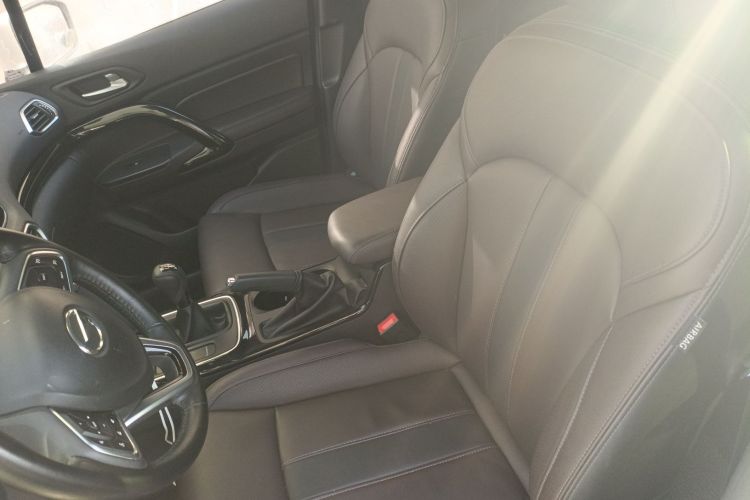 广汽传祺 传祺GS4 2018款 235T 手动两驱豪华百万纪念版中控内饰19