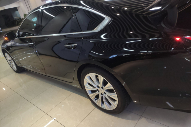 凯迪拉克CT6 2023款 28T 尊贵型车身外观4