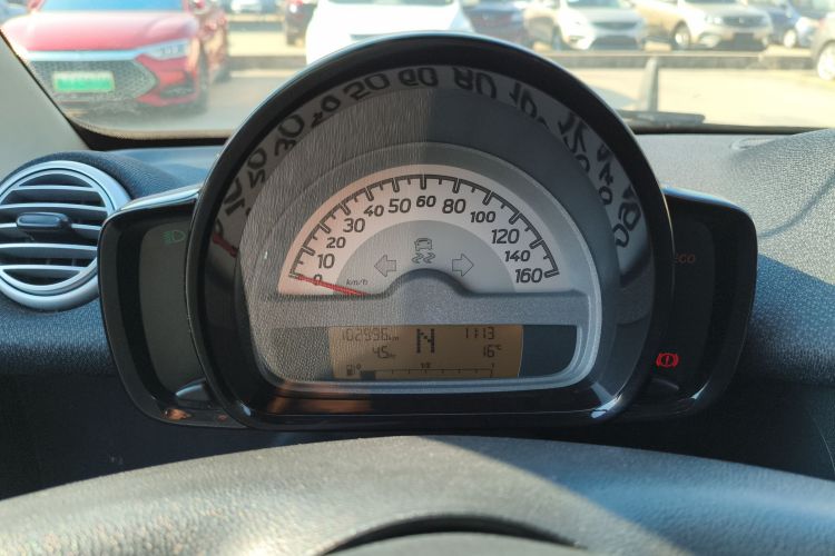 smart fortwo 2012款 1.0 MHD 硬顶舒适版中控内饰14