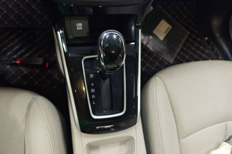 日产 轩逸 2018款 1.6XV CVT尊享版中控内饰18