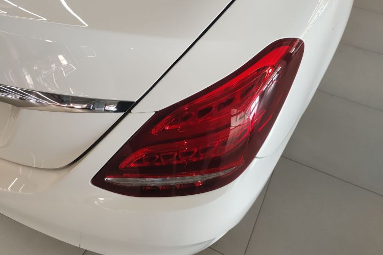 奔驰C级 2018款 C 200 L 运动版车身外观9