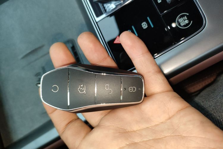 比亚迪 海豹07 DM-i 2025款 智驾版 DM-i 1.5L 125km 尊贵型中控内饰7001