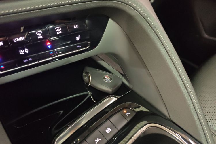 别克 2022款 昂科威Plus 652T 五座豪华型中控内饰7001