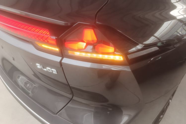 深蓝汽车 深蓝SL03 2023款 200Max增程版车身外观9