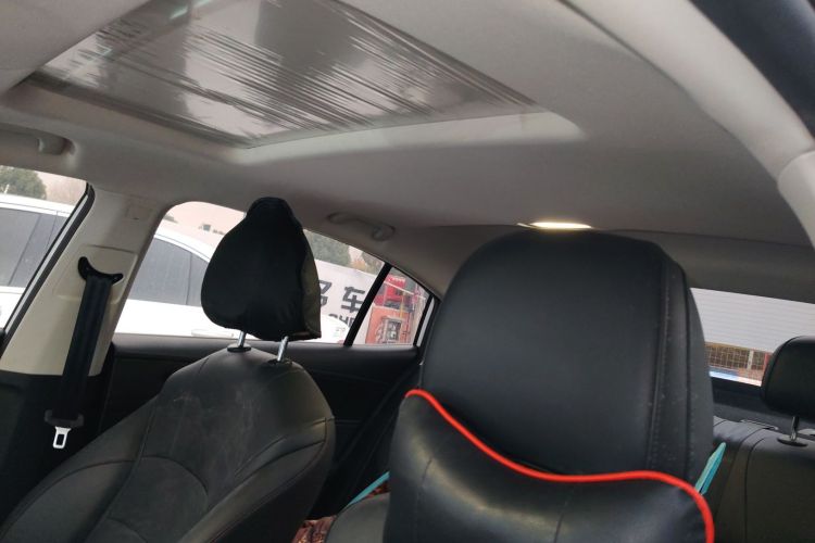 荣威i5 2023款 1.5L CVT尊荣版中控内饰22