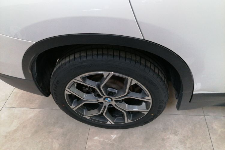 宝马X1 2022款 sDrive25Li 领先型车身外观6008