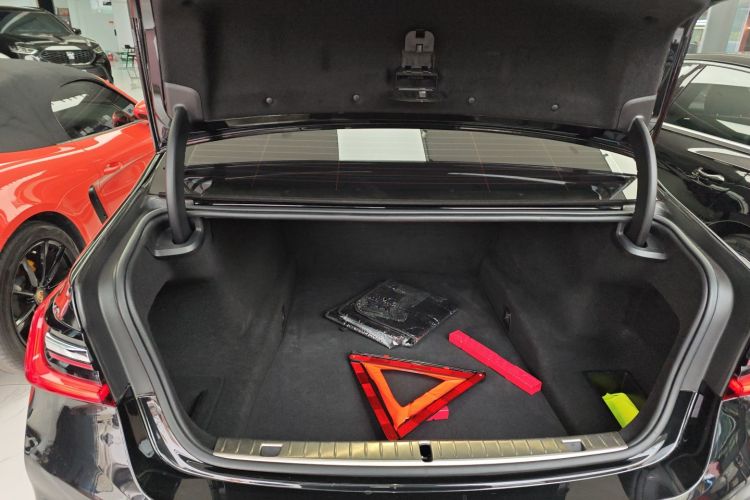 宝马7系 2019款 改款 730Li M运动套装机舱底盘23