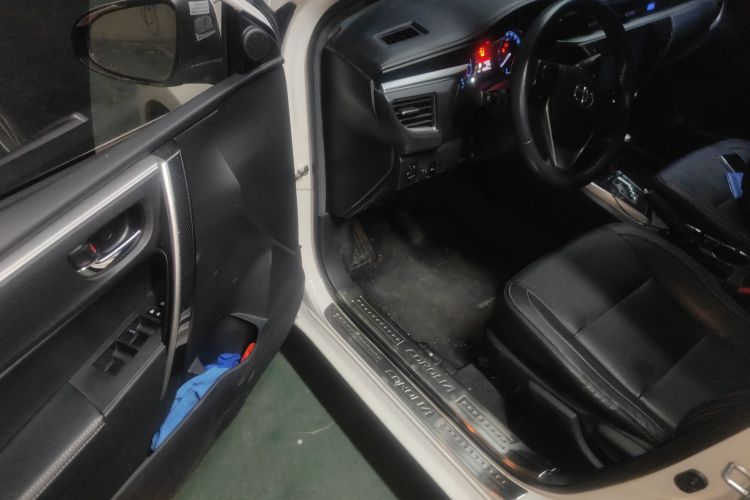 丰田 卡罗拉 2016款 1.6L CVT GL-i炫酷版中控内饰20