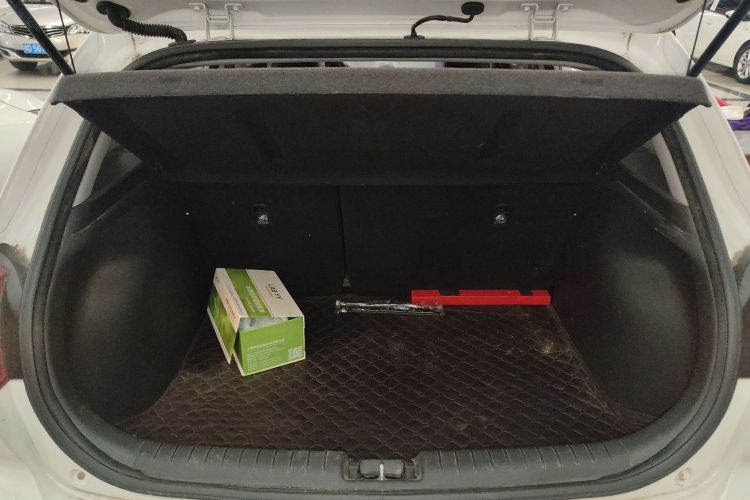 现代 悦纳RV 2017款 1.4L 自动活力版SPORT 国V局部细节23