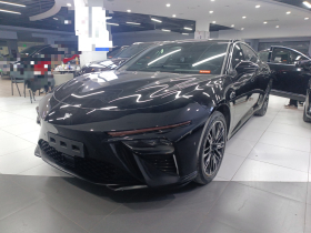 哪吒汽车 哪吒S 2024款 改款 增程 1060 AR-HUD版